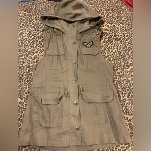 Buckle Love Tree Hooded Vest